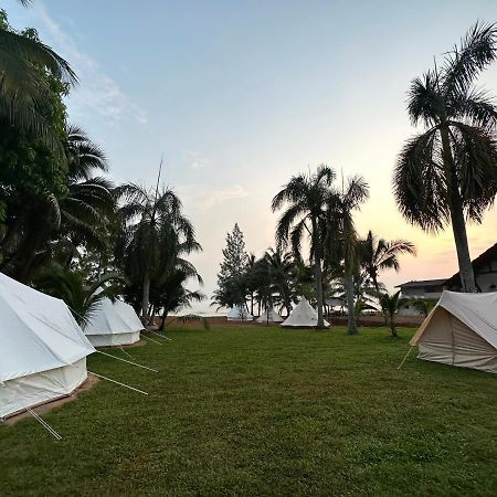 Beach N Breeze Glamping ملقا المظهر الخارجي الصورة