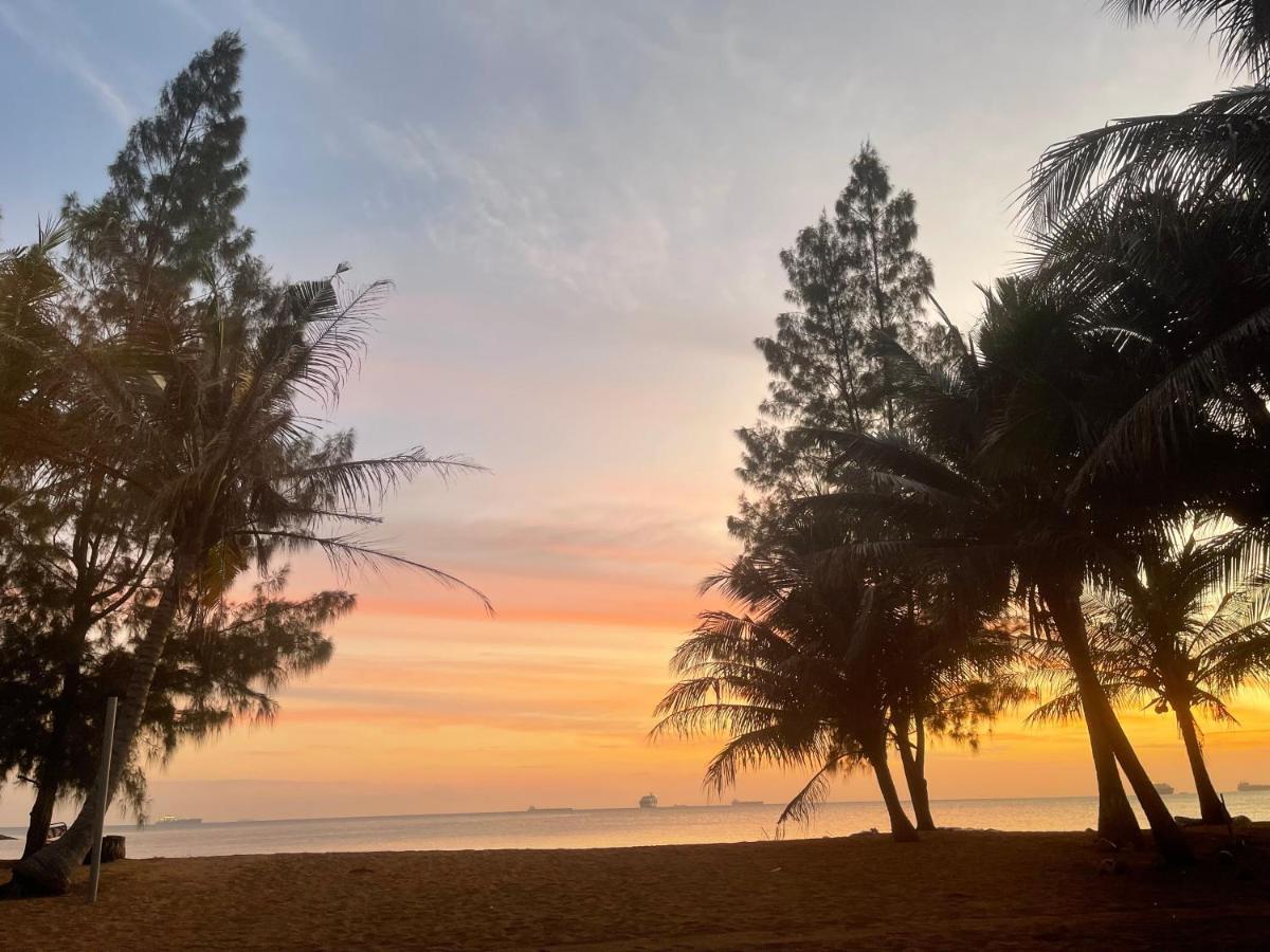 Beach N Breeze Glamping ملقا المظهر الخارجي الصورة