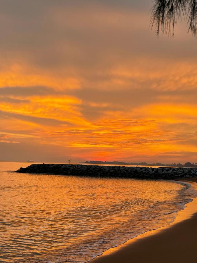 Beach N Breeze Glamping ملقا المظهر الخارجي الصورة