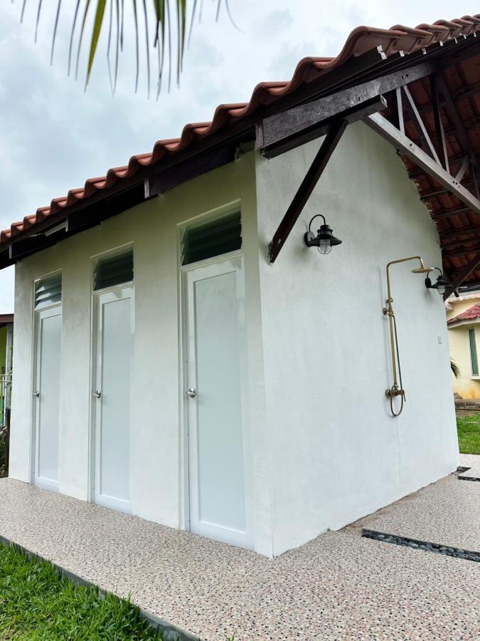 Beach N Breeze Glamping ملقا المظهر الخارجي الصورة